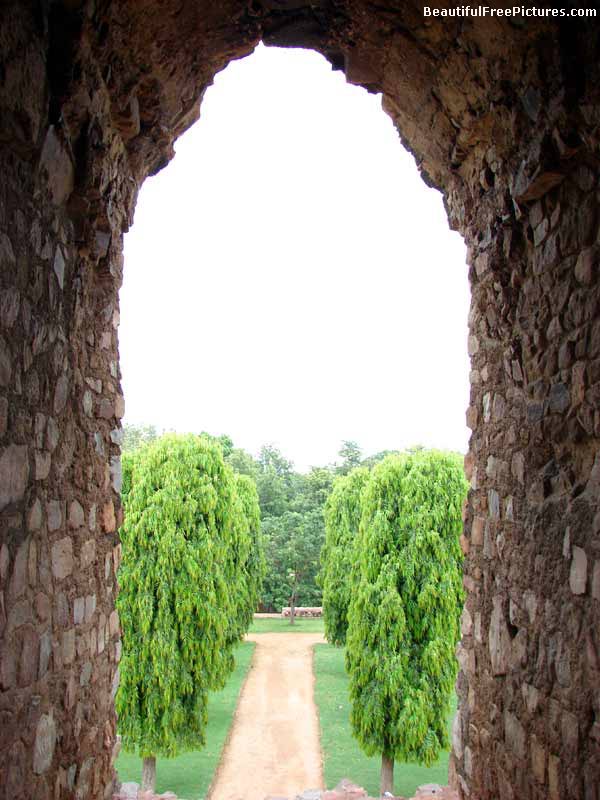 pictures of entrance of Alai Minar